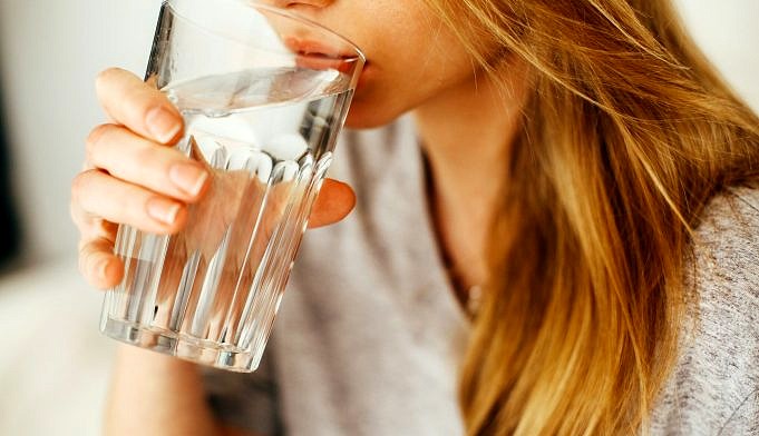 Water Drinken Voor Het Slapengaan - Wat Zijn De Voordelen En Zorgen?